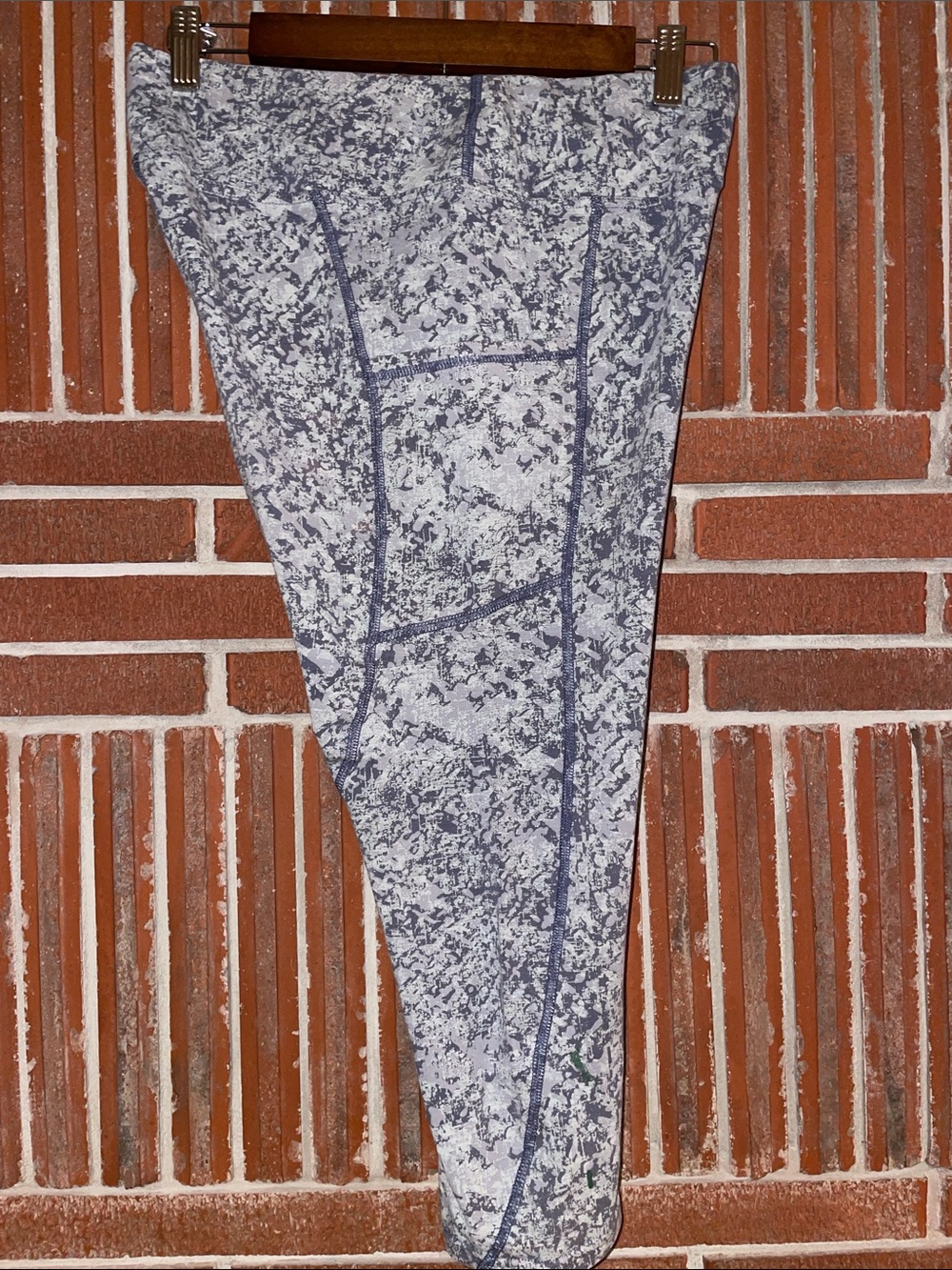 Pact women’s  Capri Leggings in Blue Marble - Picture 4 of 7